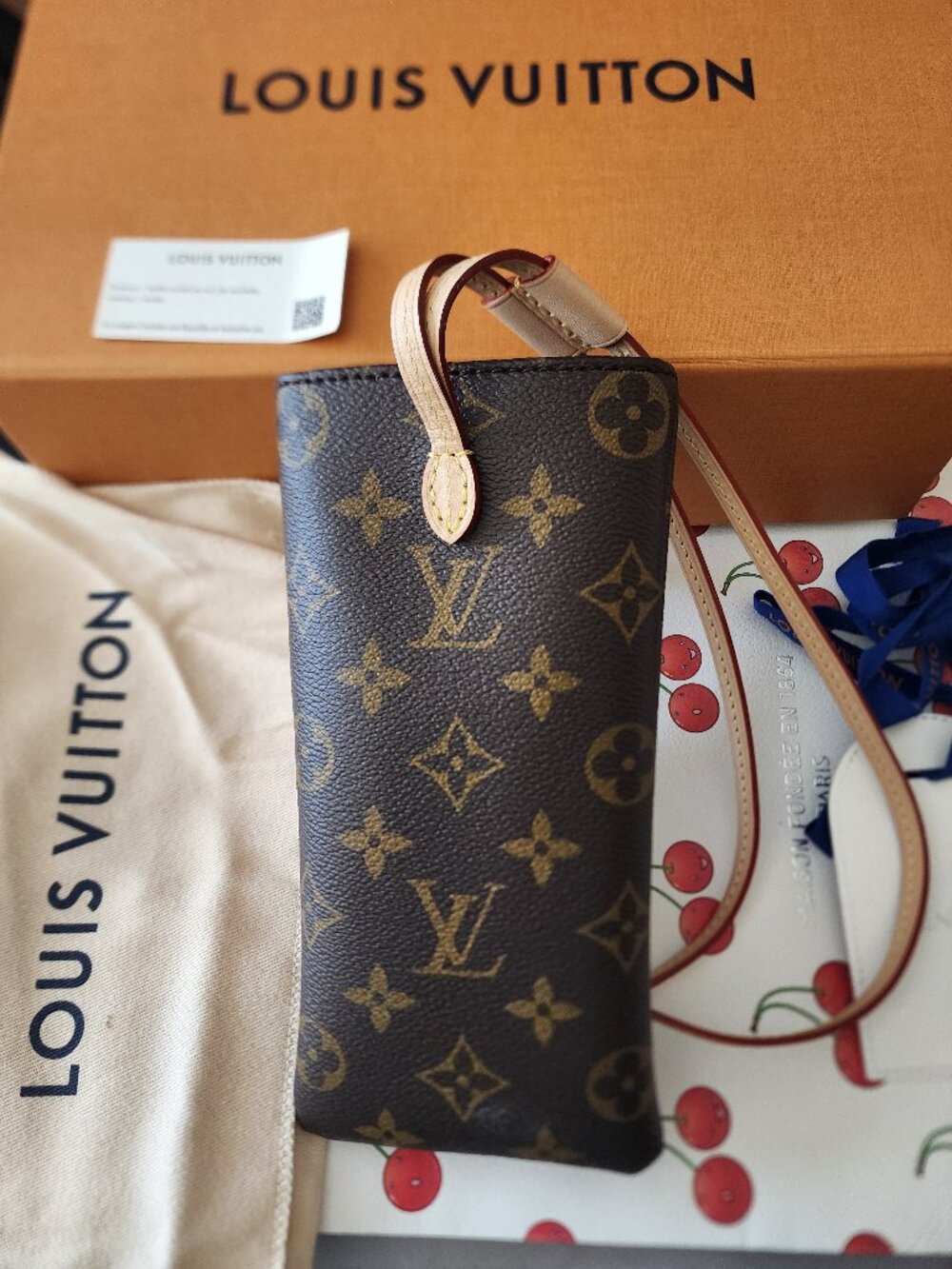 NWT Louis Vuitton Monogram Phone Pouch Bag Crossbody - gift bag, Box & Dust Bag